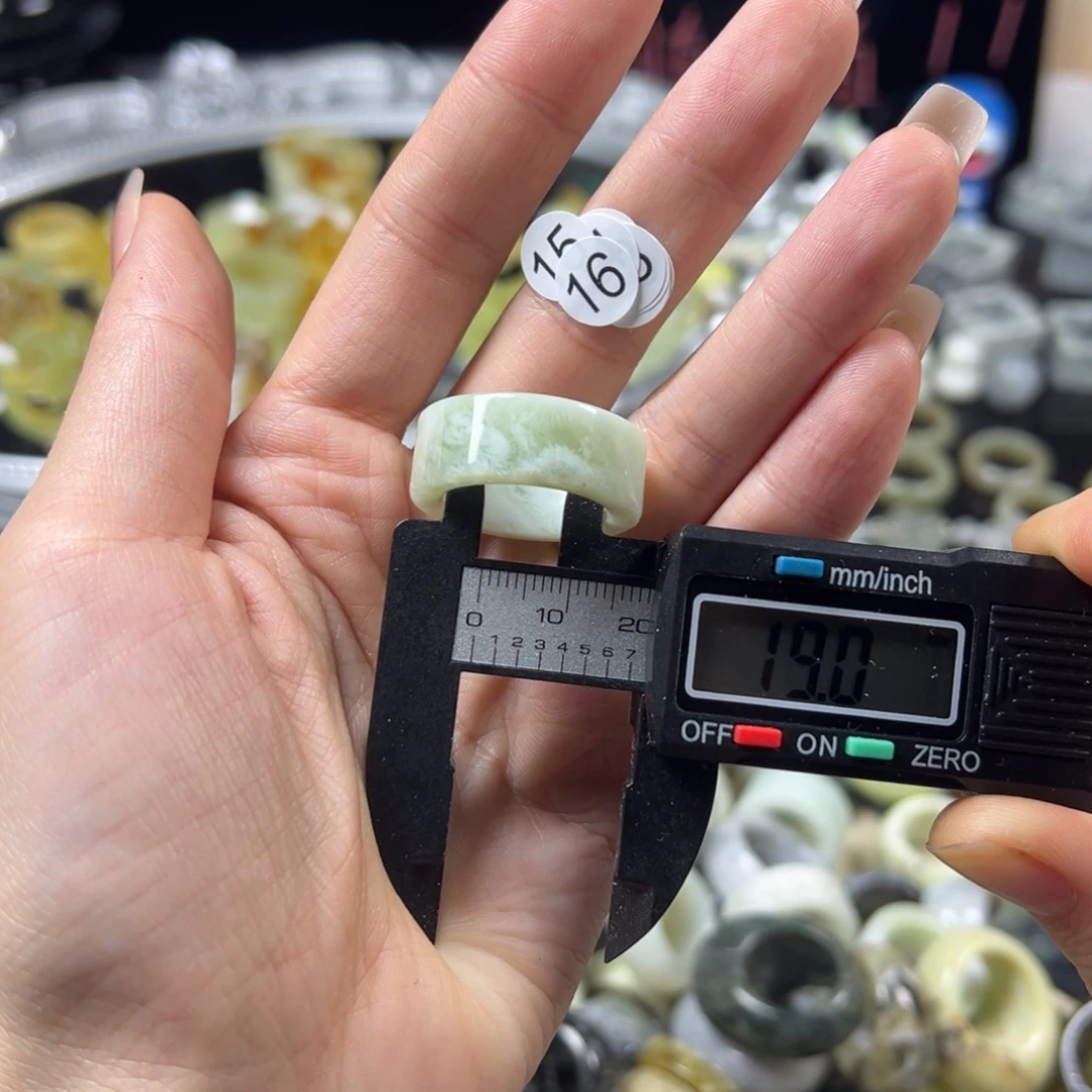 蛇纹石玉未镶嵌戒指