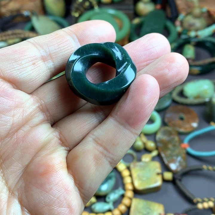 吊坠(赠链)未镶嵌和田玉