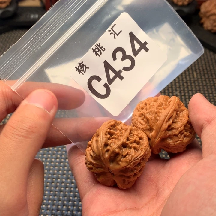 文玩核桃吊坠红锦鲤