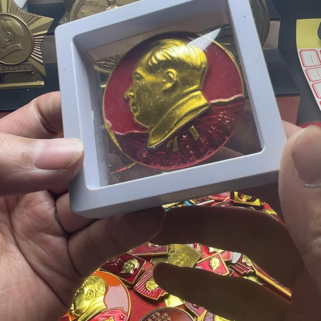 老毛节庆饰品像章