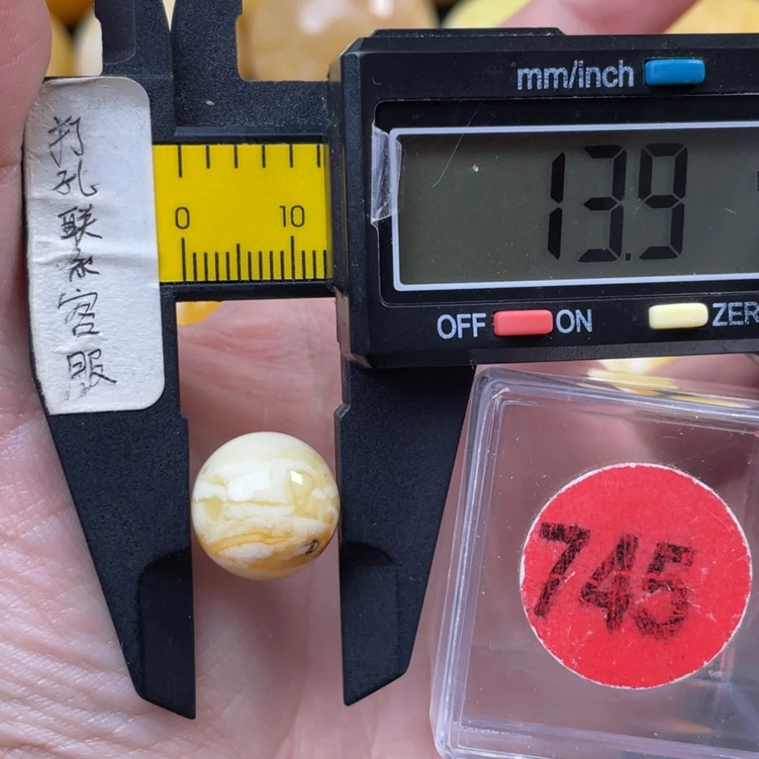 蜜蜡未镶嵌珠宝奇石