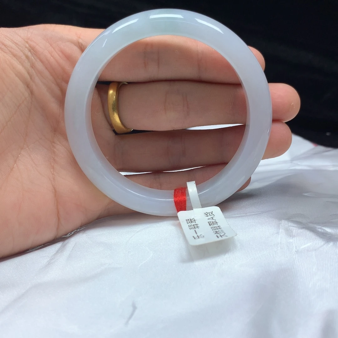 翡翠未镶嵌手镯（圆镯）55.5