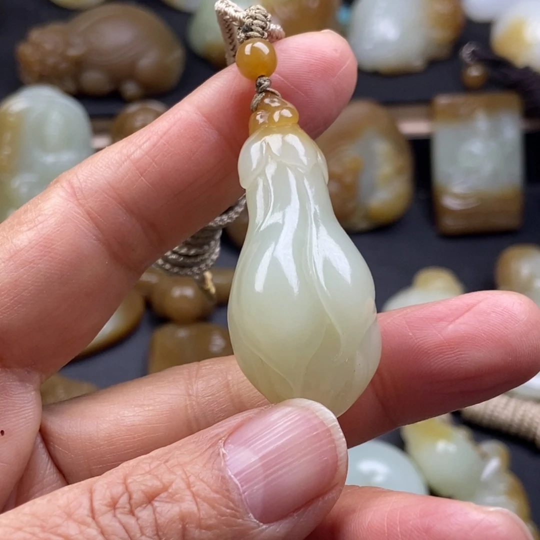 濟***和田玉（糖玉）未镶嵌颈饰