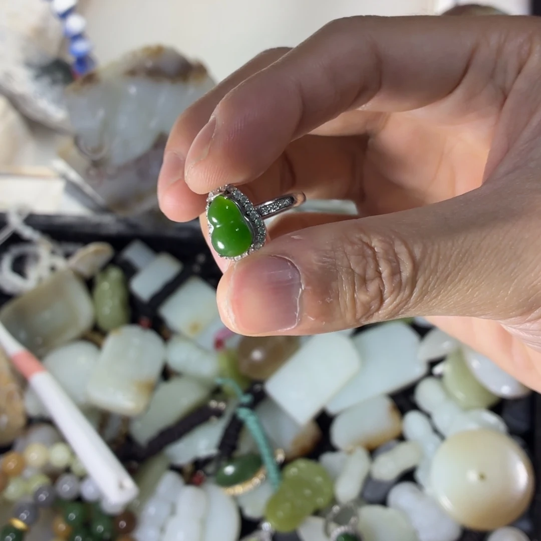 和田玉未镶嵌车挂