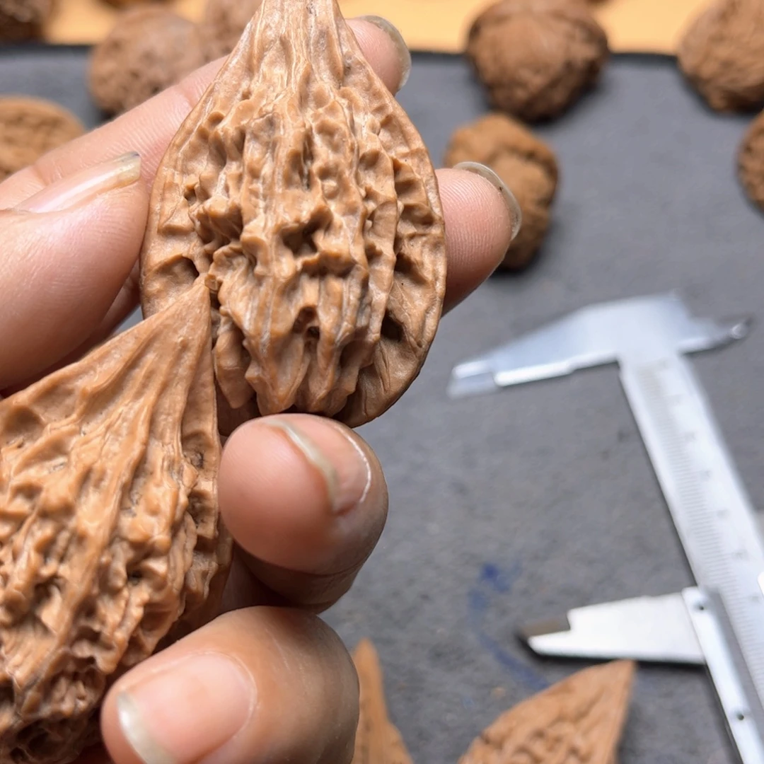 闲***鹤吊坠文玩核桃红缨枪