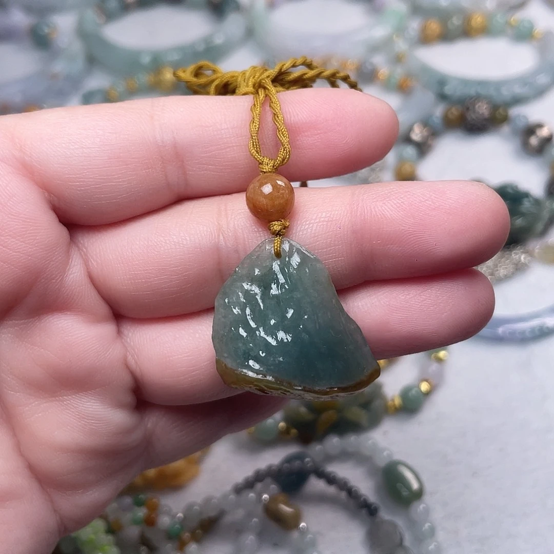 翡翠未镶嵌手链吊坠