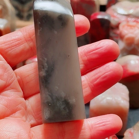 昌化石荣****记老性精品牛角冻石