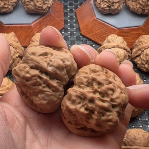 文玩核桃把件?**l边38左右