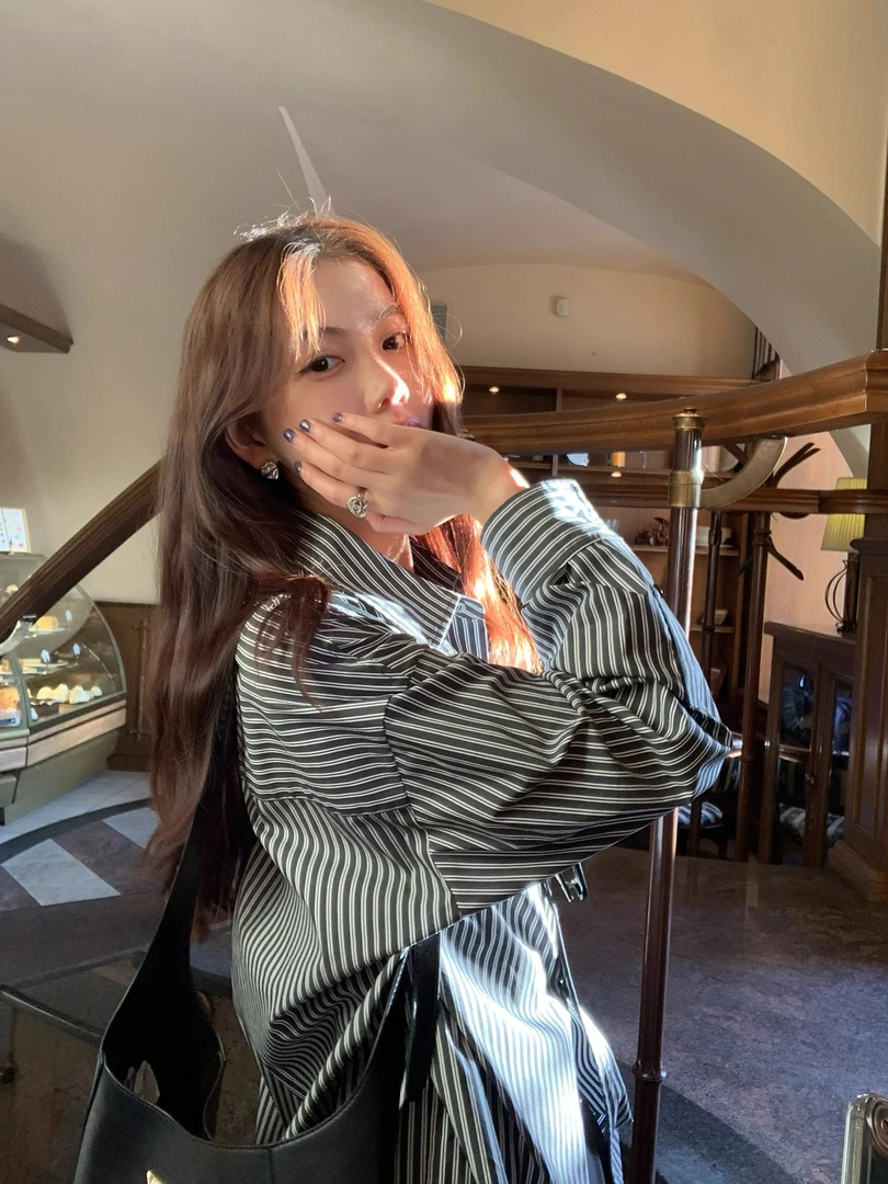 复古港风条纹衬衫女2025年夏季新款蓝色衬衣韩版宽松休闲开衫外套