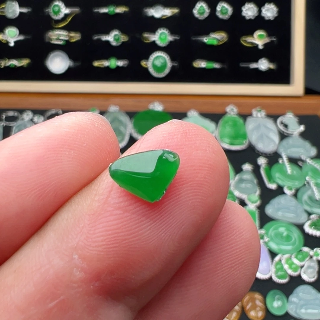 颈饰未镶嵌翡翠心6.2