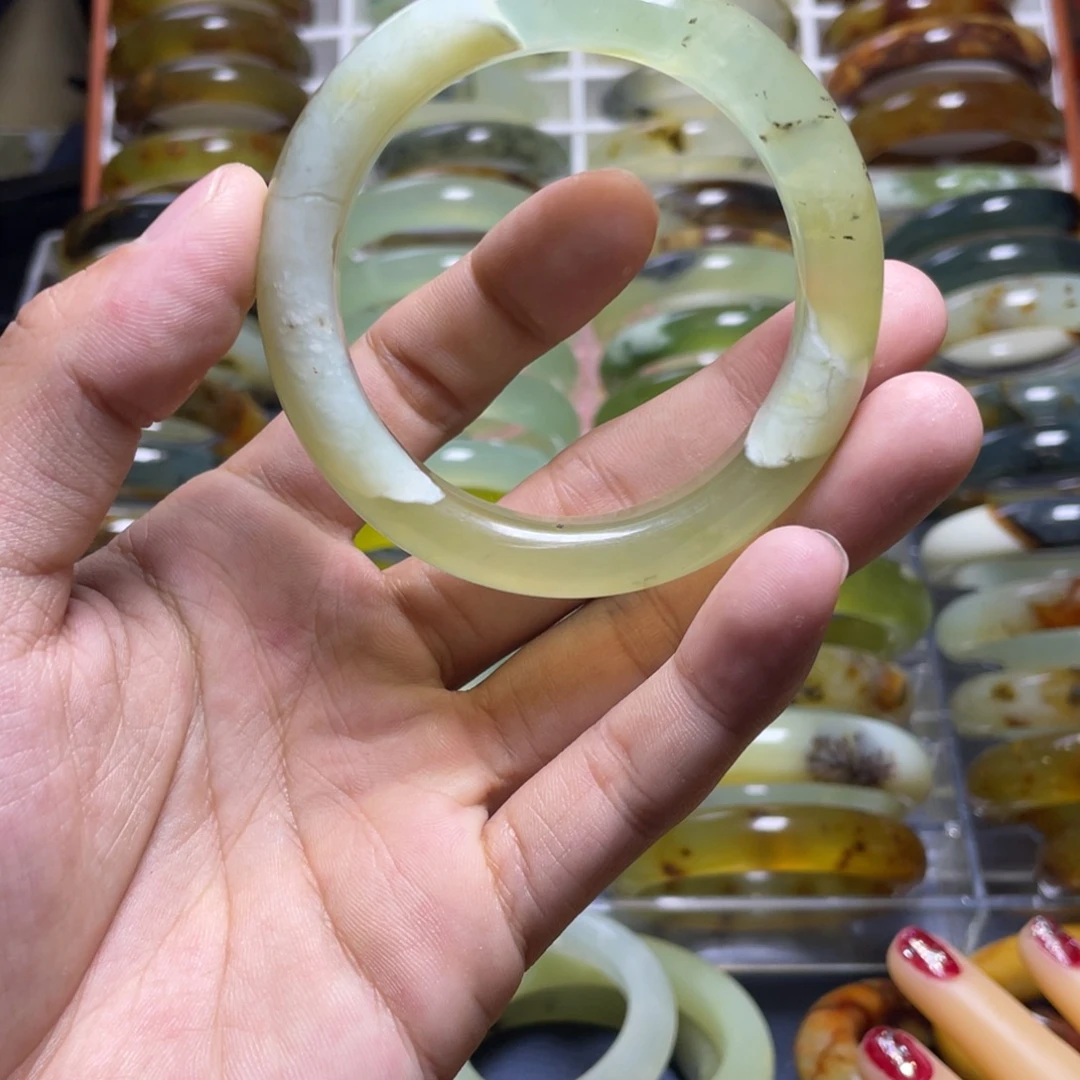 蛇纹石玉未镶嵌手镯