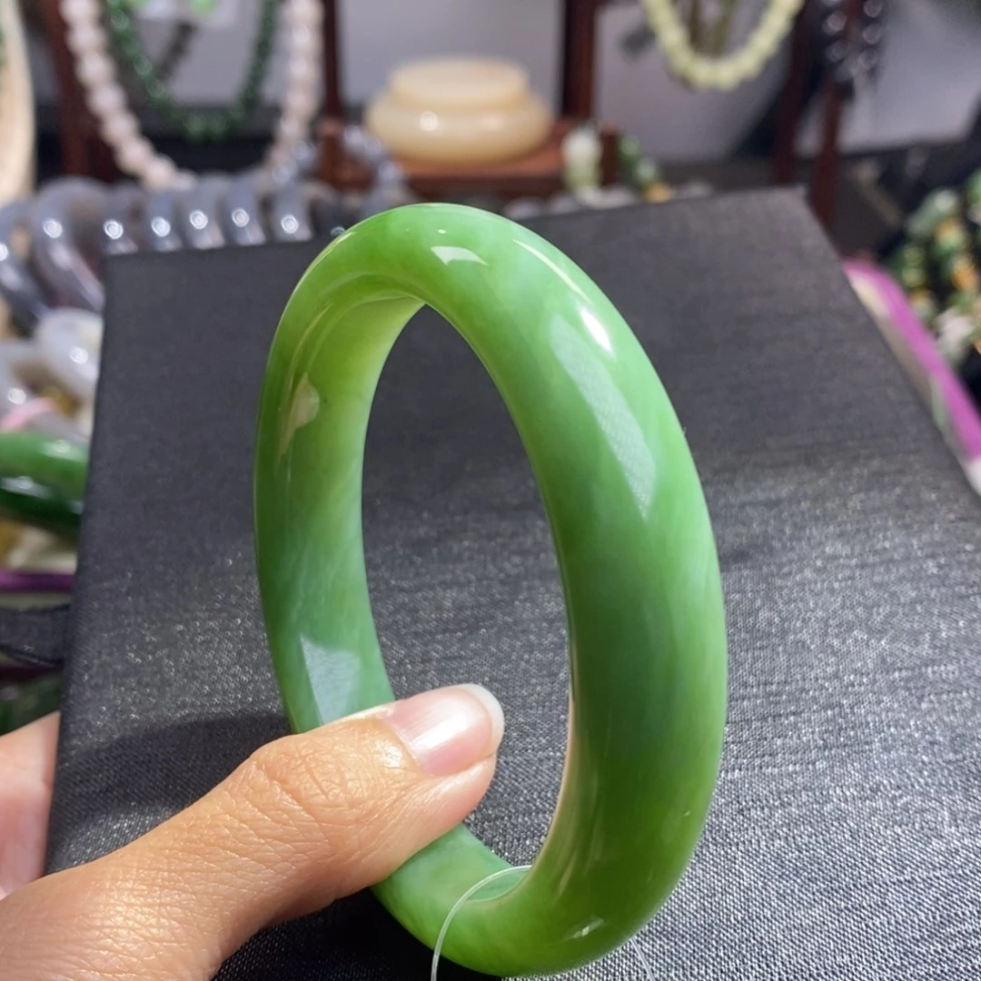 和田玉碧玉粉绿手镯59.5圈口未镶嵌