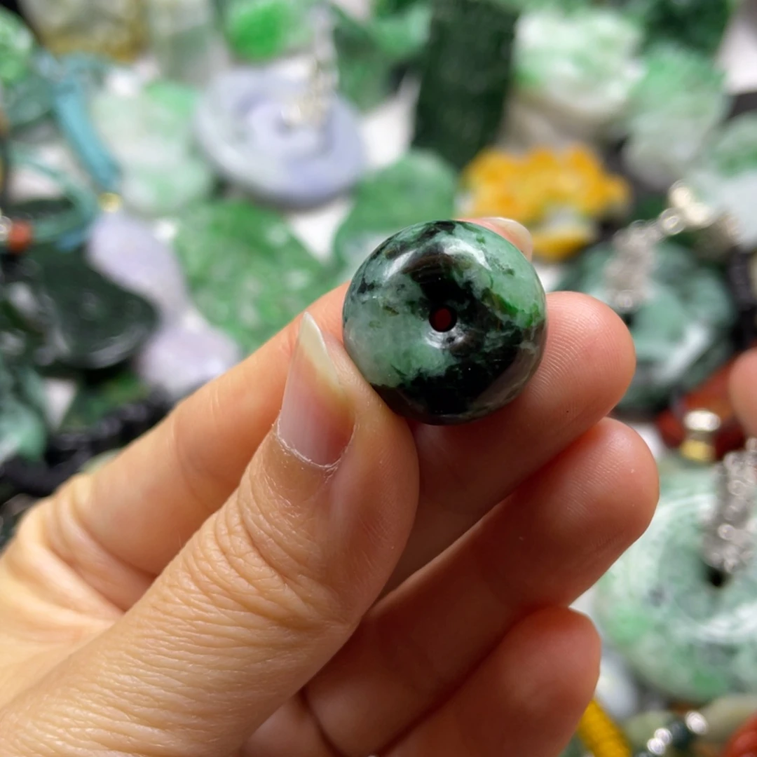 翡翠颈饰未镶嵌蕴****1牌子