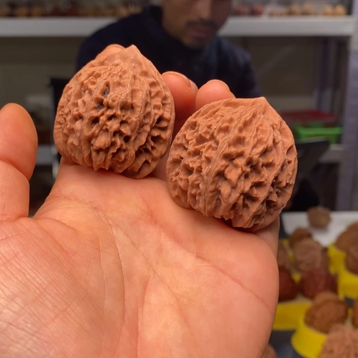 文玩核桃吊坠文玩核桃野生红牛38～