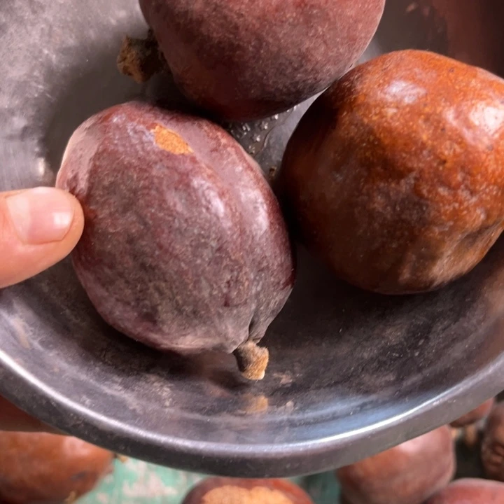 千眼菩提吊坠金包玉果子三个。