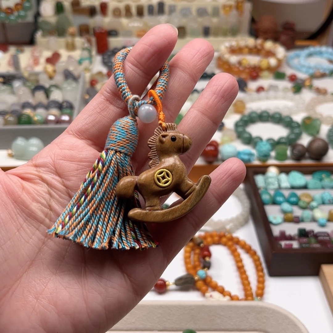 维腊木（绿檀）把件单个小马