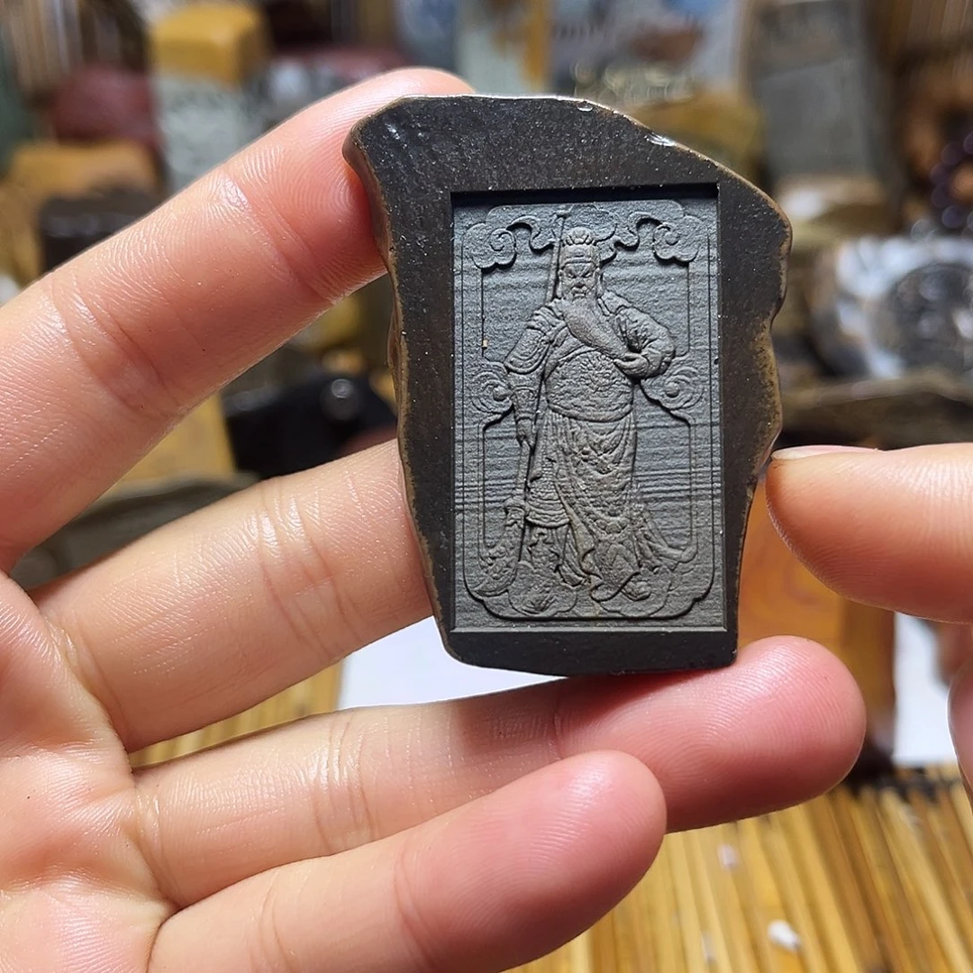 新疆原石雕刻手把件