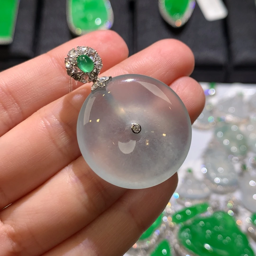 翡翠颈饰18K金镶嵌吊坠