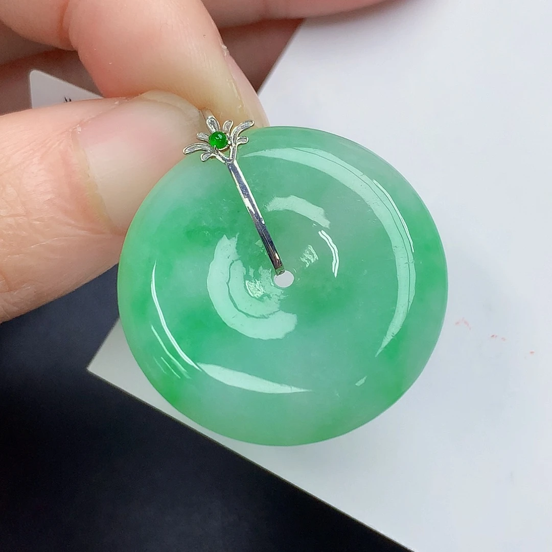 颈饰18K金镶嵌翡翠
