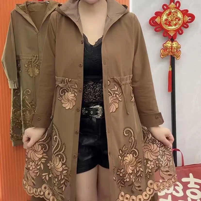 新款连帽刺绣花风衣外套
