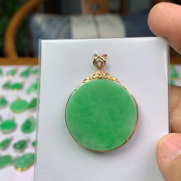 翡翠18K金镶嵌颈饰