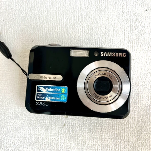 9新 Samsung/三星 三星s860自备五号电池特价冷白皮氛围感