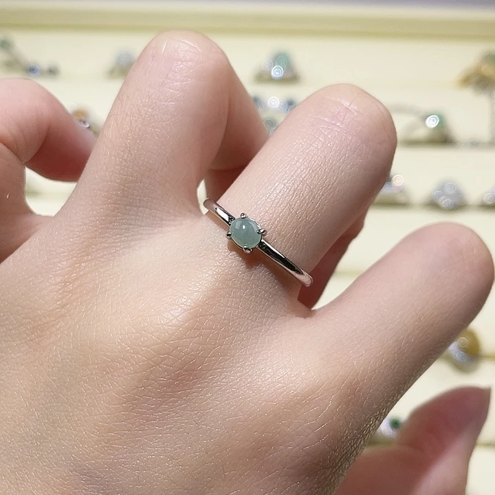 颈饰未镶嵌翡翠戒指