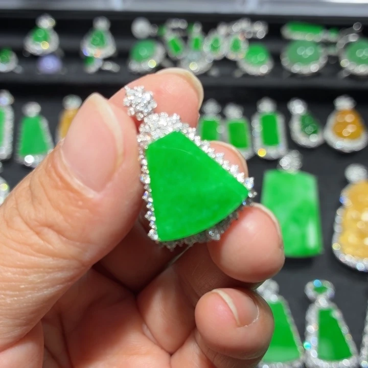 翡翠18K金镶嵌吊坠(不含链)翡翠