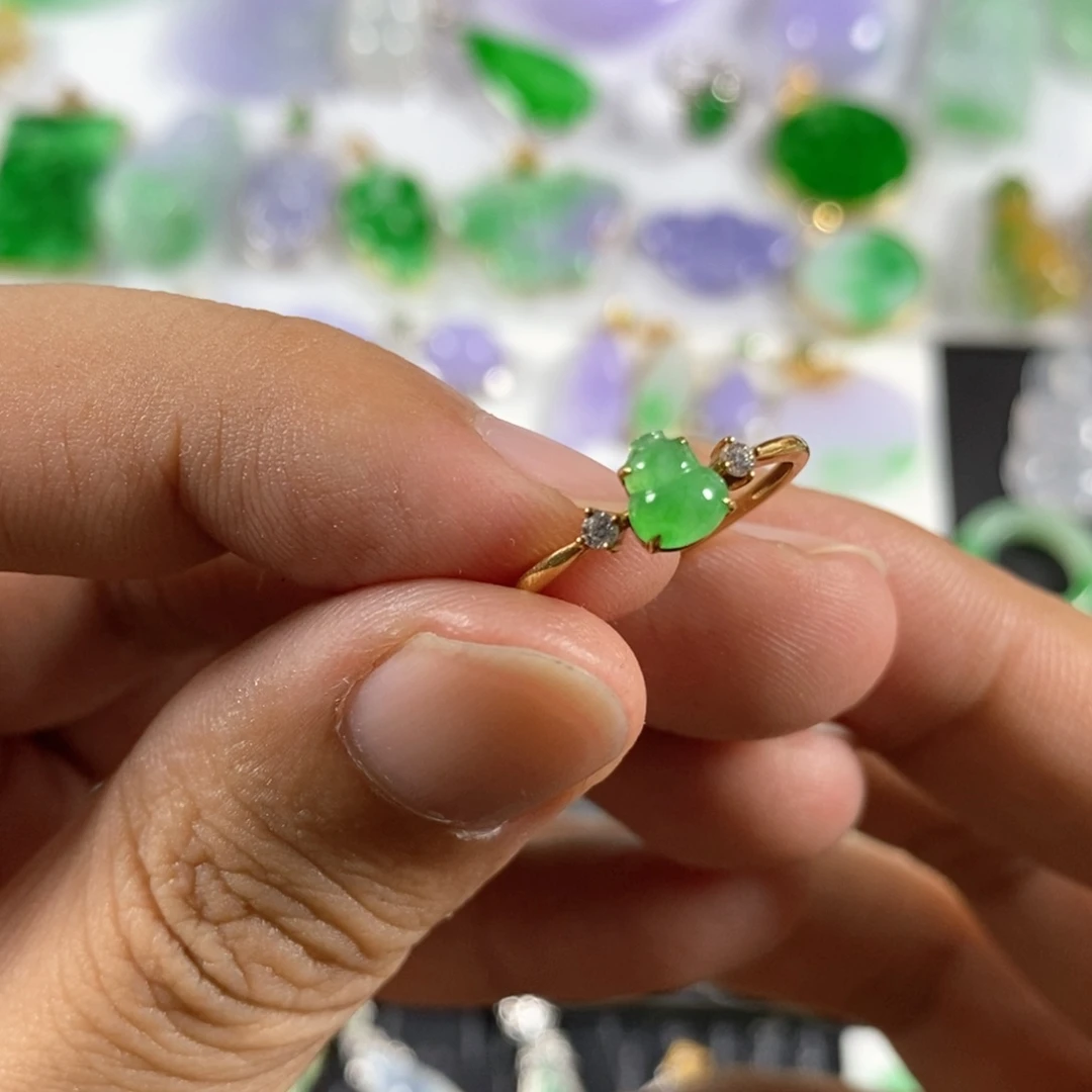 翡翠戒指18K金镶嵌翡翠
