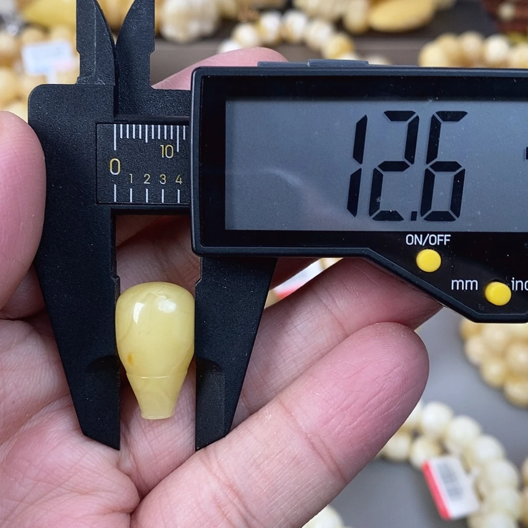 蜜蜡未镶嵌珠宝奇石