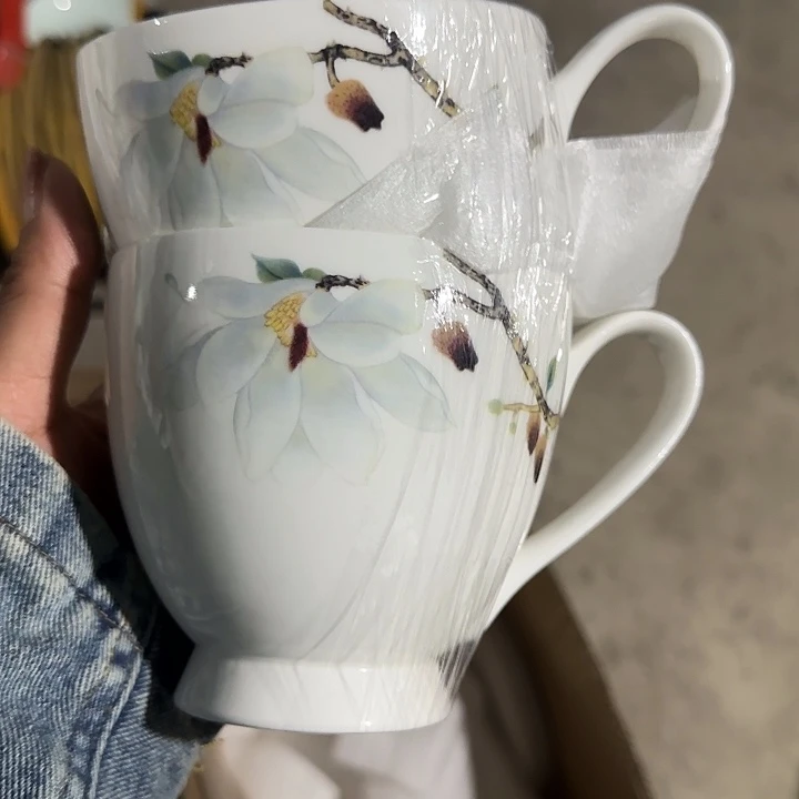 我***猴45%以上骨粉骨瓷玉兰花高脚杯两个