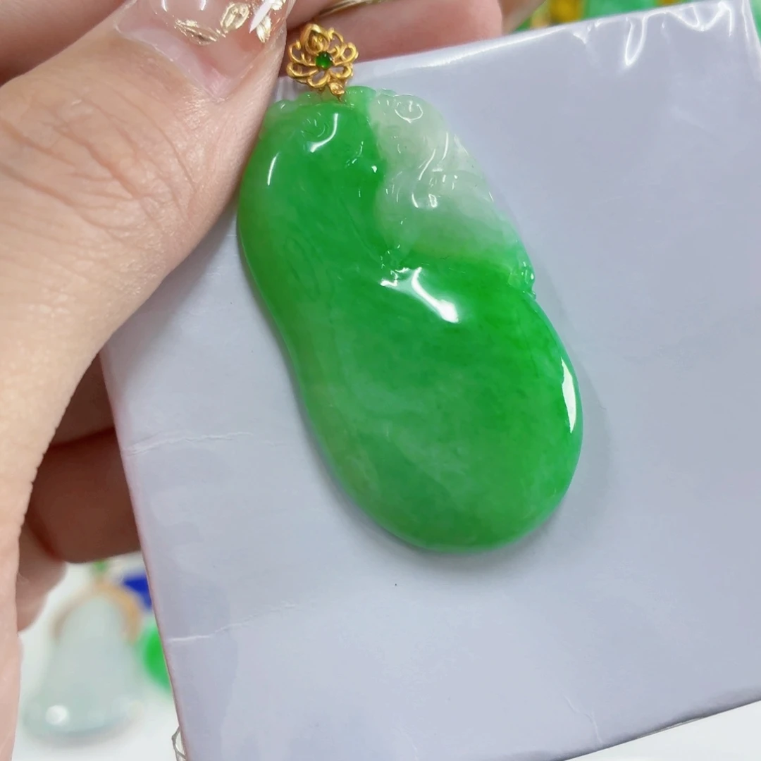 翡翠18K金镶嵌颈饰