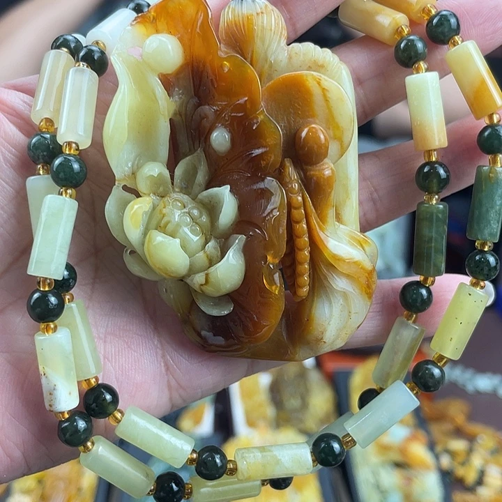 蛇纹石玉未镶嵌颈饰