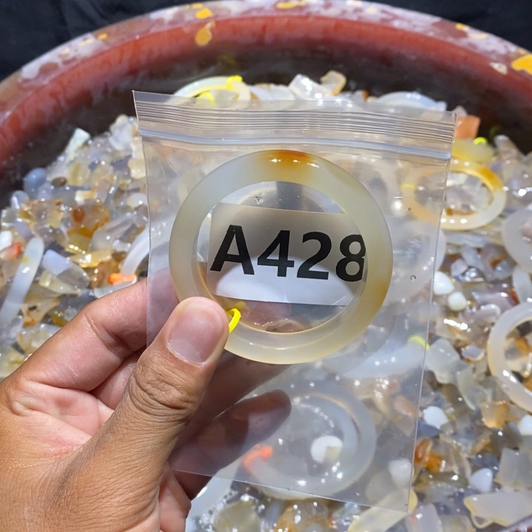 上***月手镯玛瑙/玉髓未镶嵌