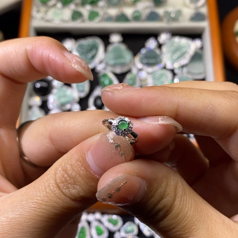 【闪购商品】翡翠颈饰未镶嵌天然