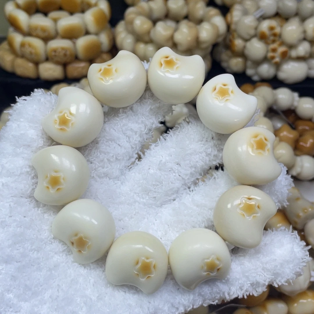 吊坠菩提根/象牙果10.31.21微瑕月亮