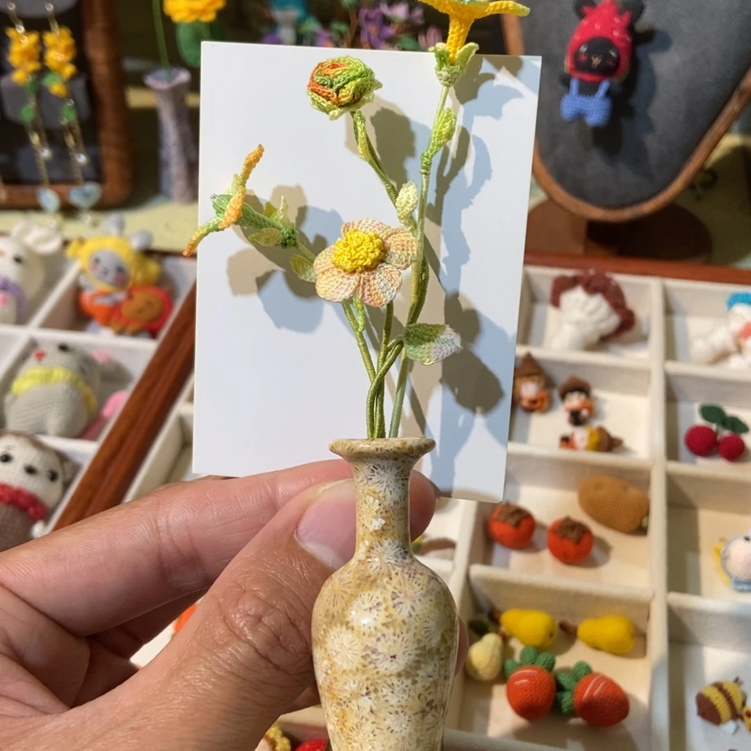 针织品微钩花+石头瓶