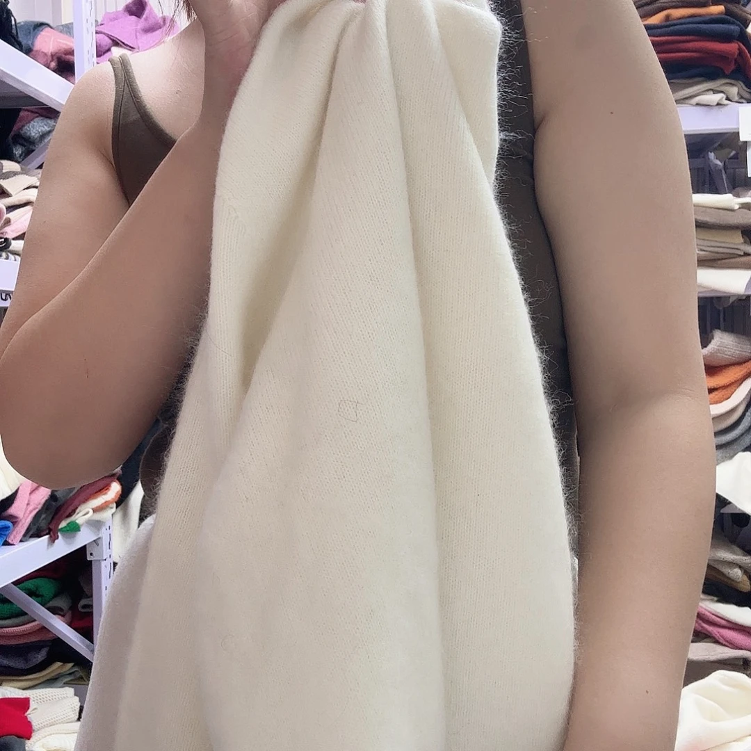 白色拉绒圆领套头