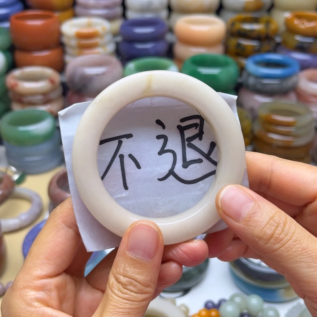 未镶嵌手镯石英质玉