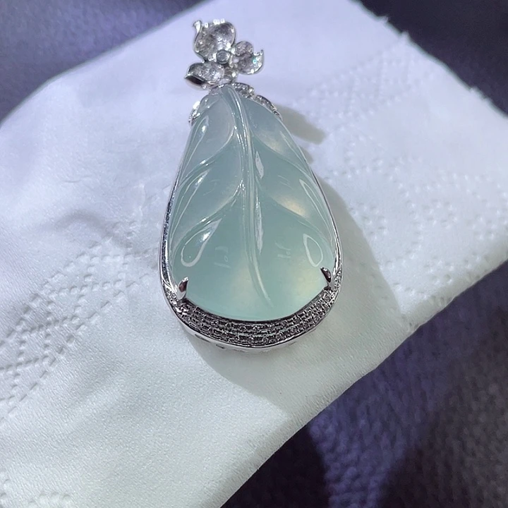 翡翠颈饰18K金镶嵌翡翠