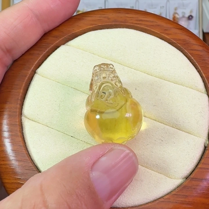 颈饰黄晶未镶嵌吊坠