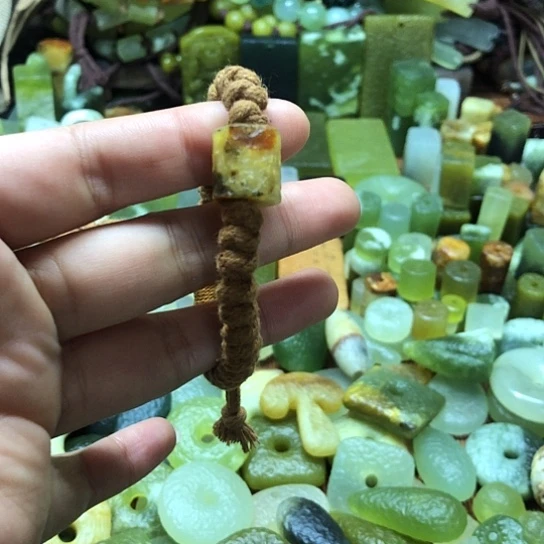 未镶嵌岫玉吊坠岫