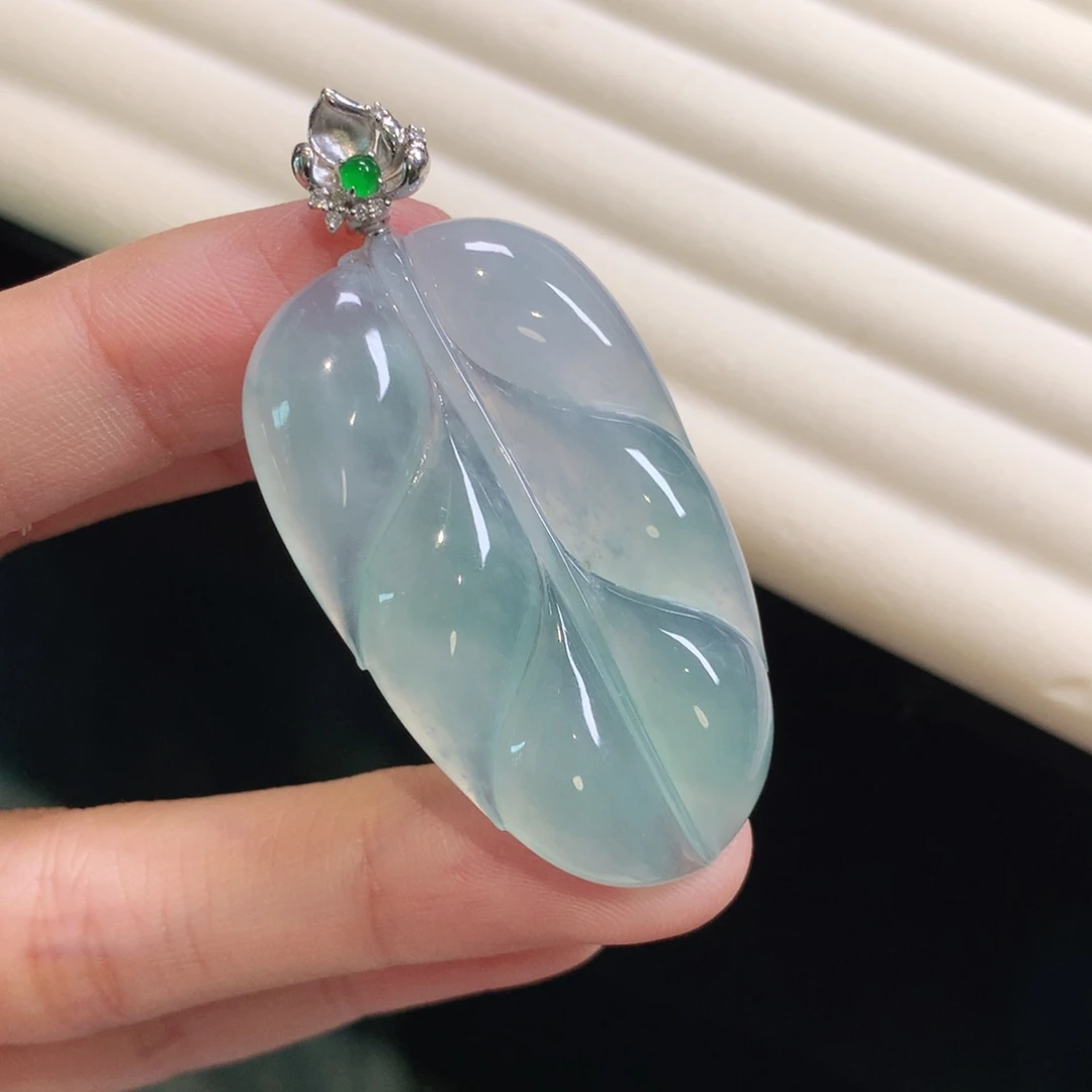 翡翠颈饰18K金镶嵌大叶子