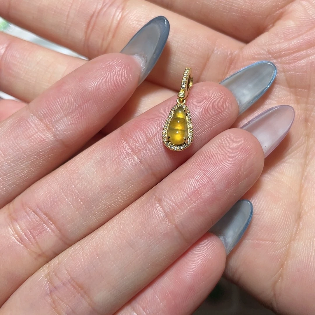 豆****翡翠18K金镶嵌吊坠(不含链)