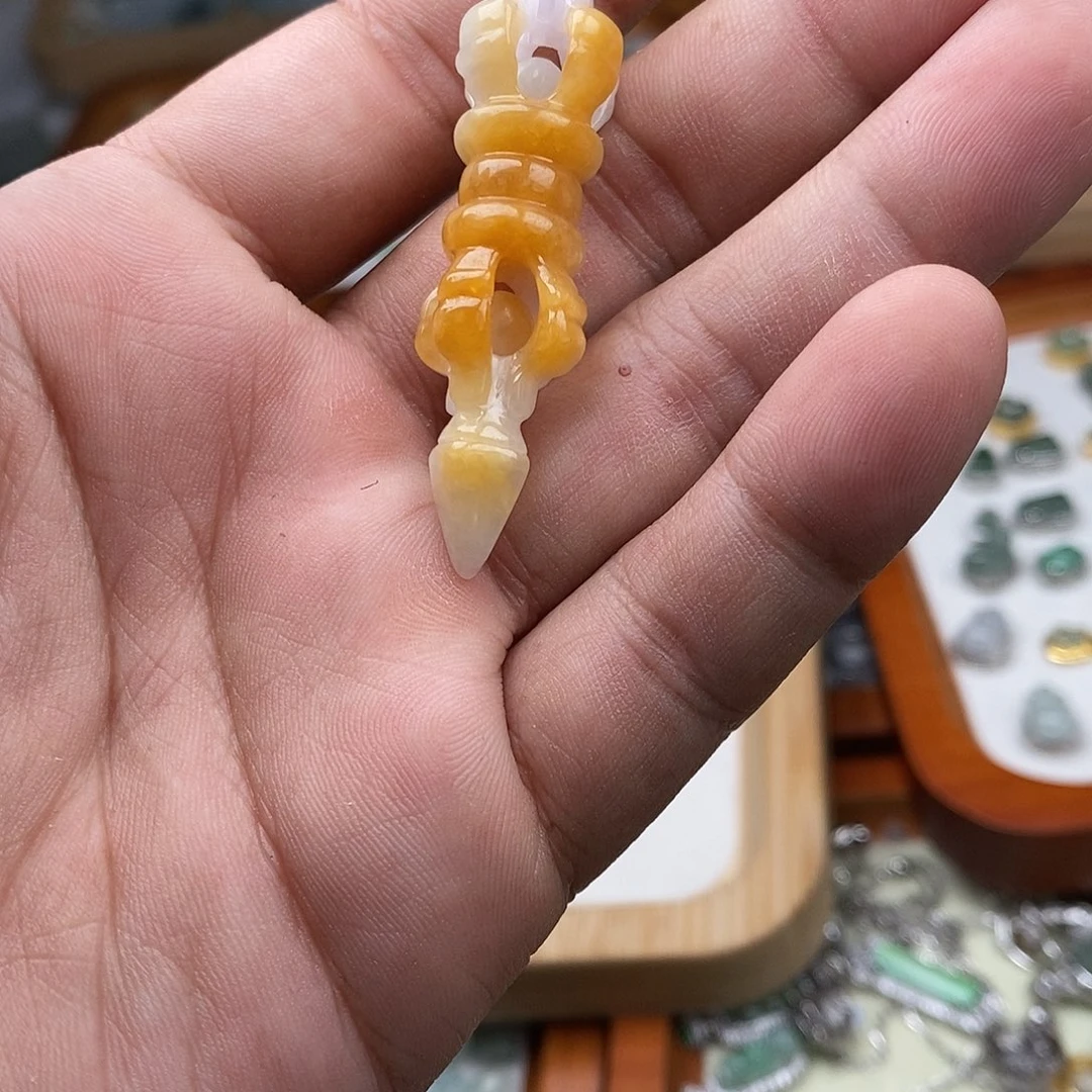 翡翠颈饰未镶嵌降魔柱