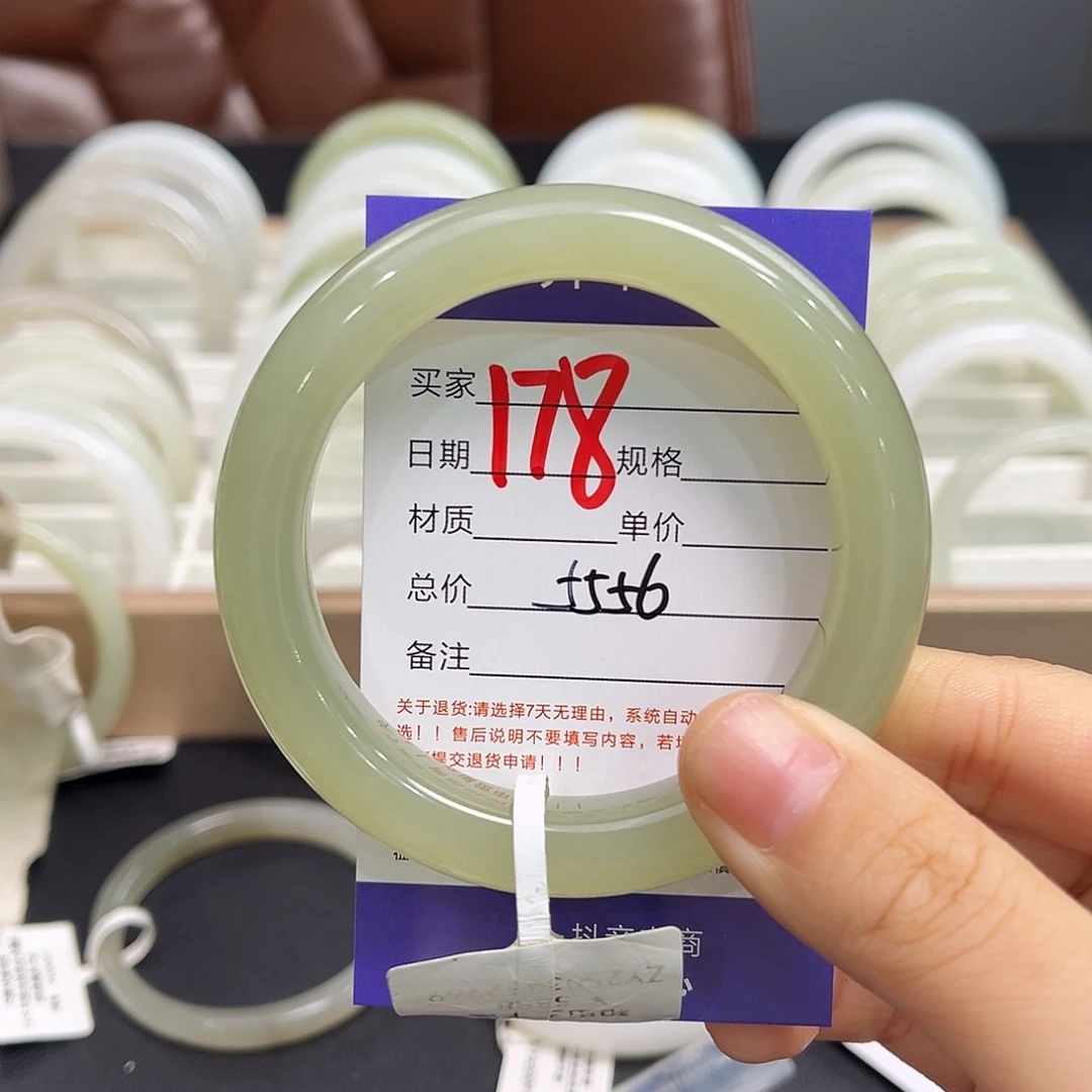 和田玉未镶嵌手镯