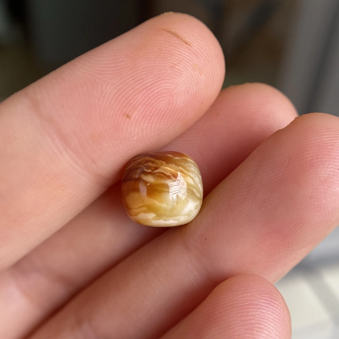 蜜蜡沁色橘底虎皮老型配饰10.5×9.5mm，天然无优化保天然