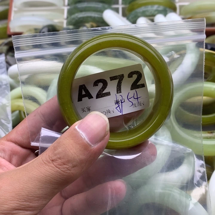 自***疼未镶嵌蛇纹石玉手镯