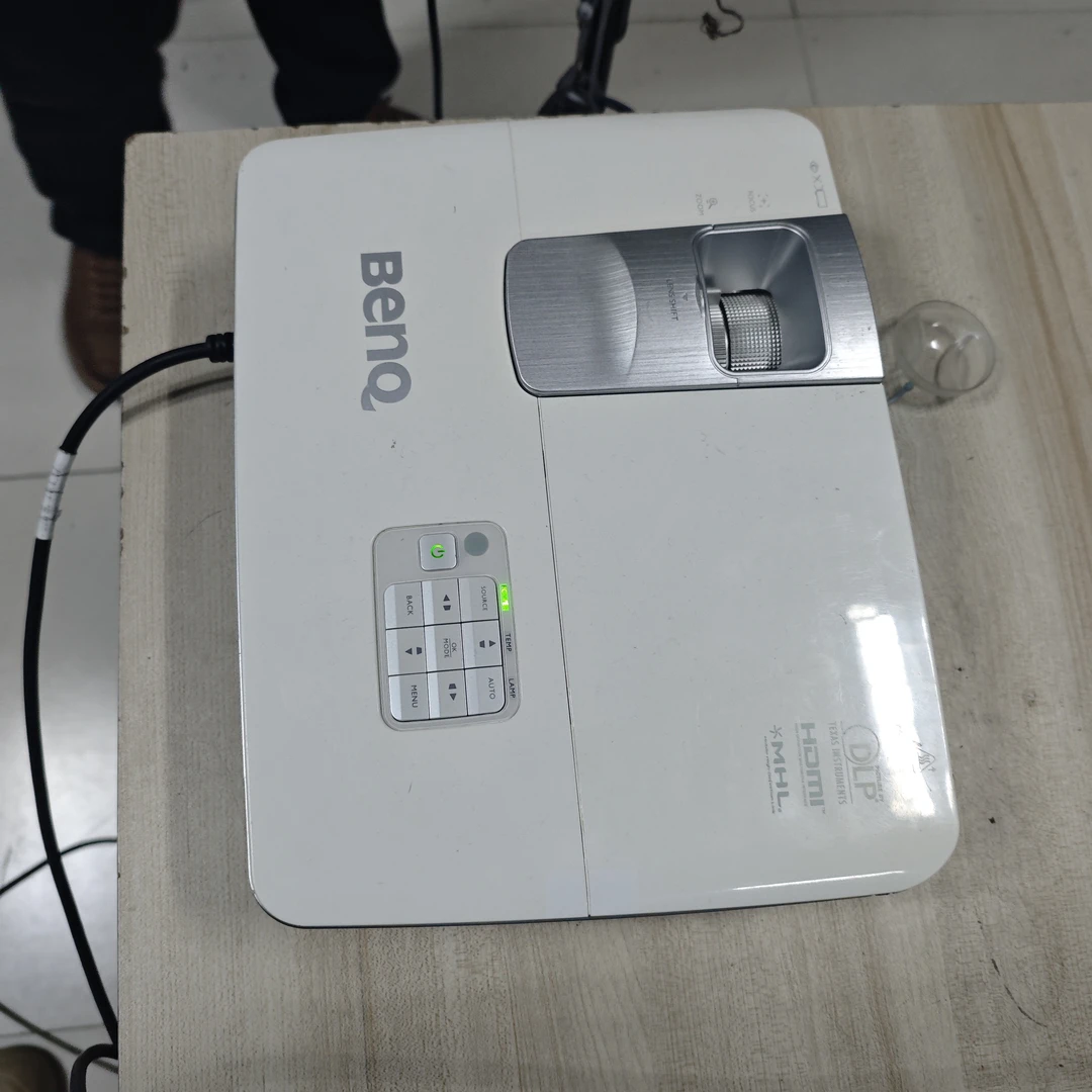 高清长焦投影仪运费到付