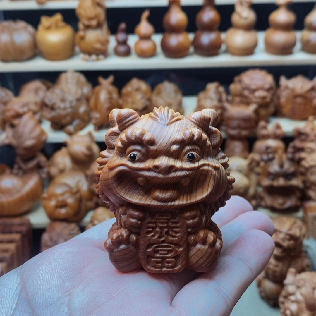 木质崖柏木雕。龙